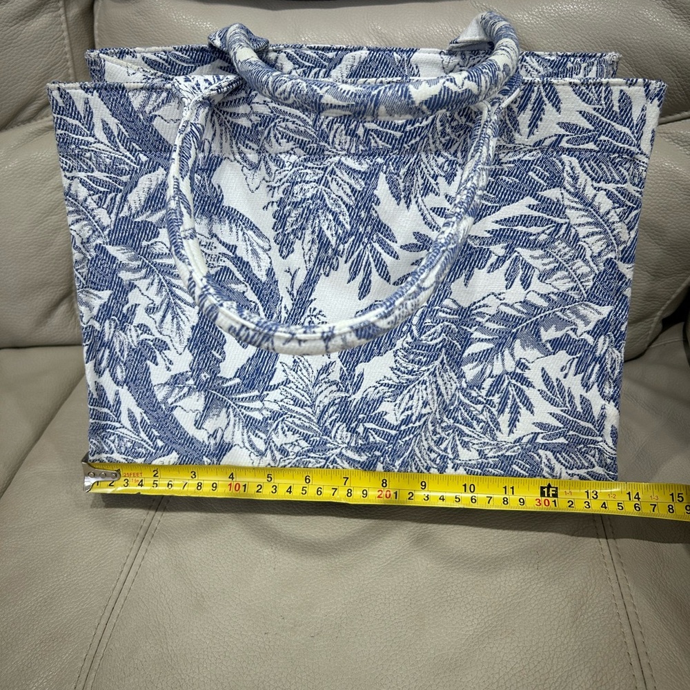 Aritzia blue and White Leaf Print Tote Bag